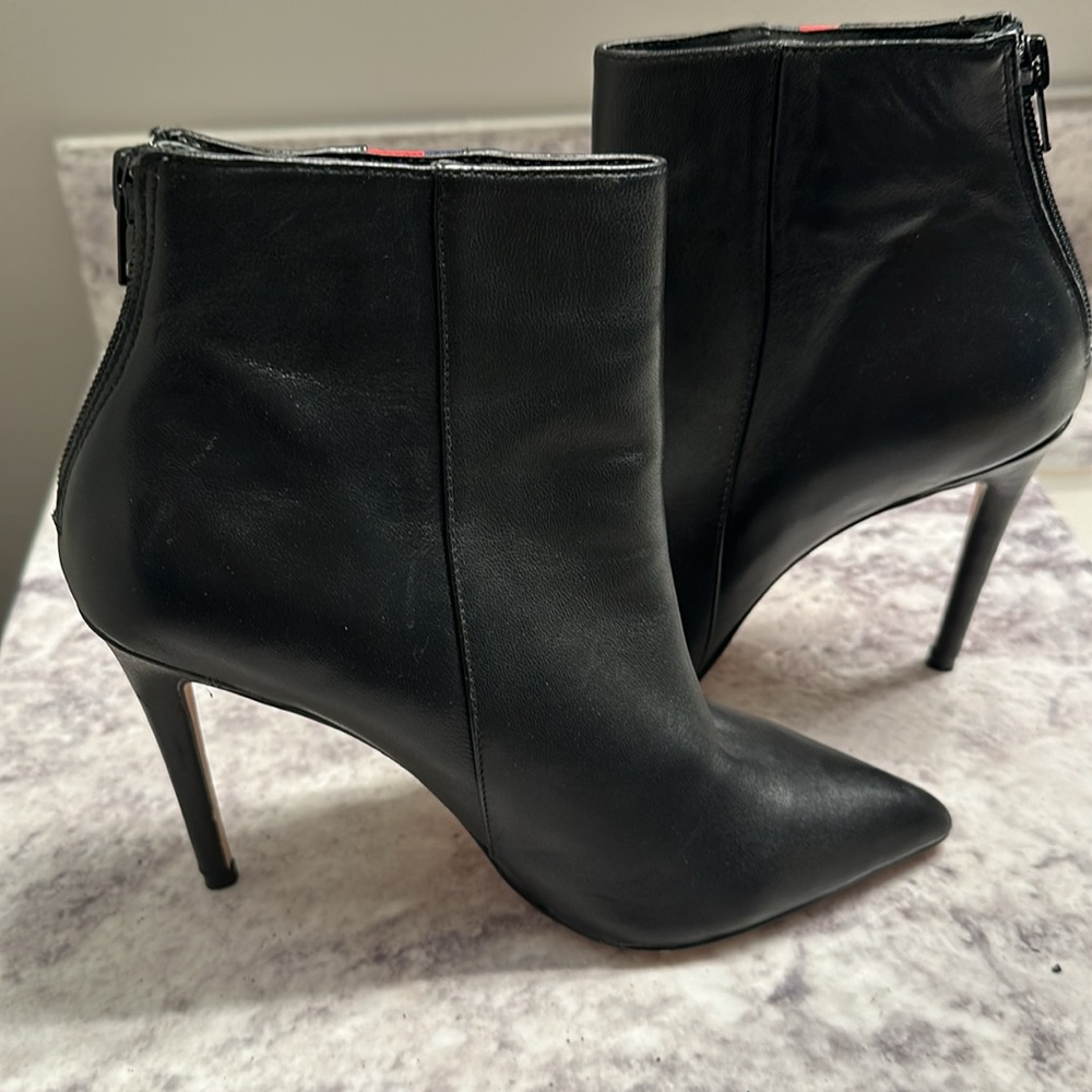 Steve Madden Vira Bootie Black Red and Blue Stripe Size 6.5 - Picture 4 of 6